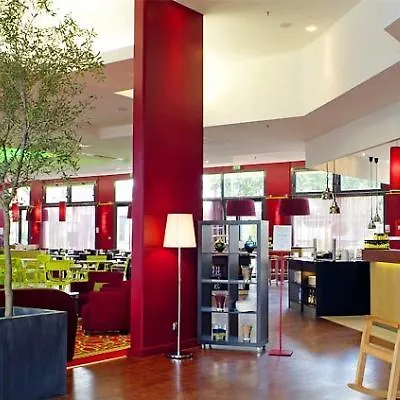 Courtyard By Marriott Paris La Defense West - Colombes 4*