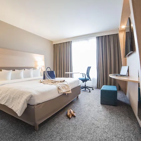 Courtyard By Marriott Paris La Defense West - Colombes 4*