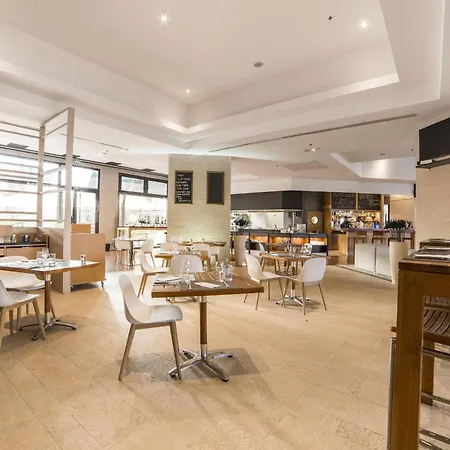 Courtyard By Marriott Paris La Defense West - Colombes 4*