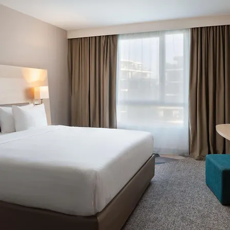 Courtyard By Marriott Paris La Defense West - Colombes 4*