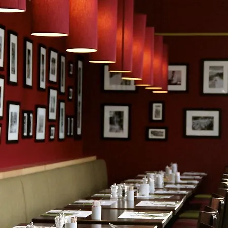 Courtyard By Marriott Paris La Defense West - Colombes Hotell 4*
